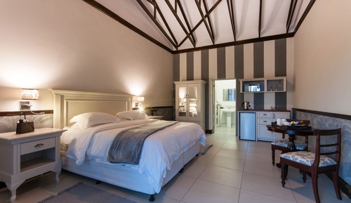 Deluxe Double or Twin Room (9)