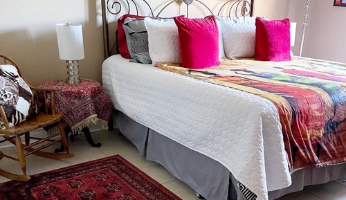 Suite 1, King Bed