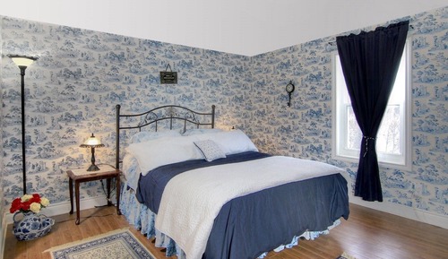Suite 2, Queen Bed