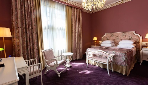 Extra Large Deluxe Double Room