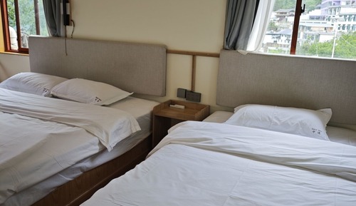 Comfort Suite, Hill View