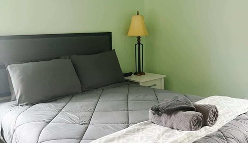 Cottage, 1 Queen Bed, Hot Tub (Blue Cottage)