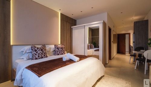 Deluxe Studio, 1 Queen Bed, City View