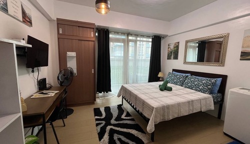 Deluxe Studio, 1 Queen Bed, Balcony, City View