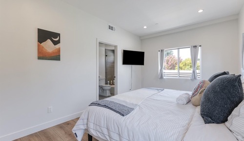 Superior Apartment, 3 Bedrooms, Pets Allowed, City View