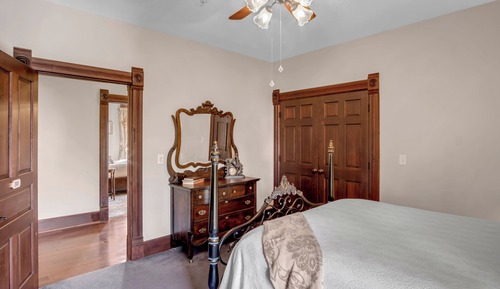 Premium Single Room, 1 Queen Bed, Courtyard View