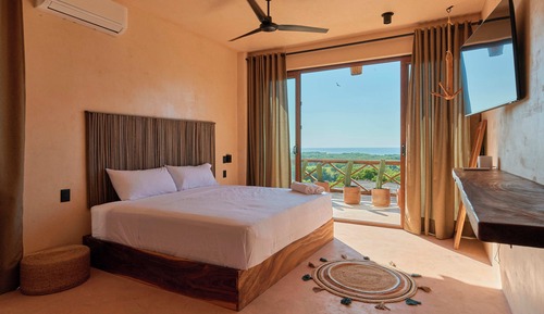 Suite, 1 King Bed, Balcony, Sea View