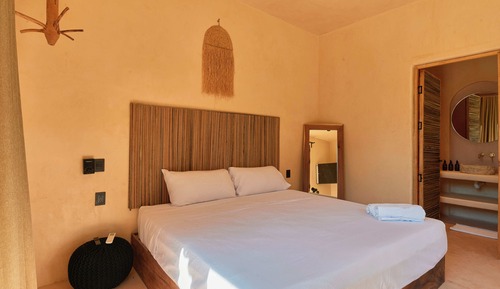Standard Suite, 1 King Bed