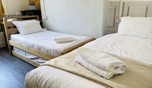 Deluxe Apartment, Shared Bathroom