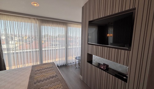 Deluxe Room, Balcony, City View