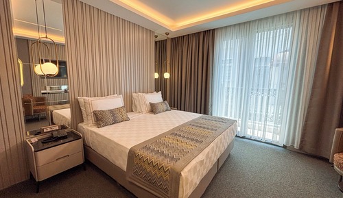 Premium Quadruple Room, City View