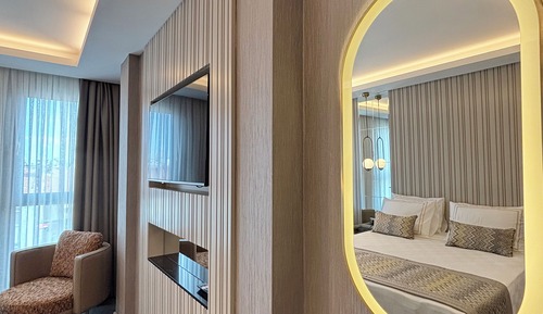 Deluxe Room, City View