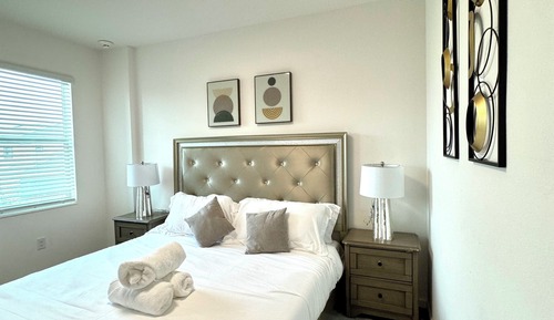 Basic Double Room, 1 King Bed, Non Smoking, Private Bathroom