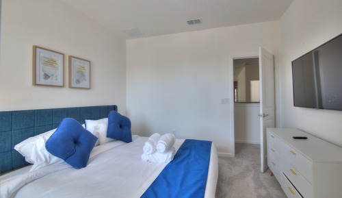 Basic Double Room, 1 King Bed, Non Smoking, Private Bathroom