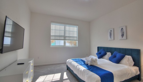 Deluxe Double Room, 1 King Bed, Non Smoking, Private Bathroom