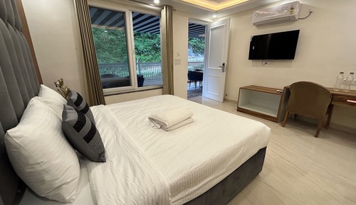 Deluxe Room, Hill View