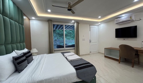 Superior Room, Hill View
