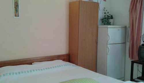 Studio (Studio Apartment)