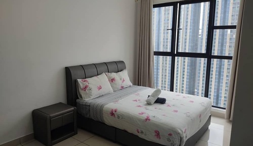 Classic Studio Suite, City View