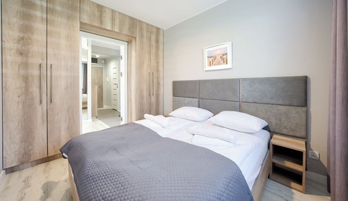 Apartment (26E)