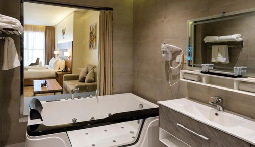 Executive Suite, City View