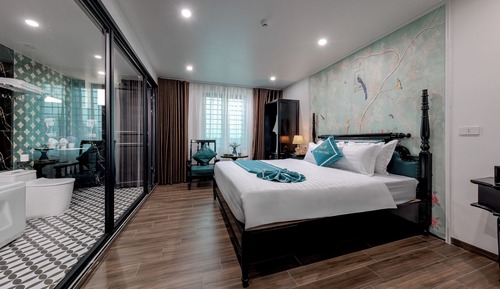 Premier Double Room, Bathtub, Mountain View