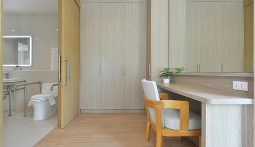 Corner Executive Suite