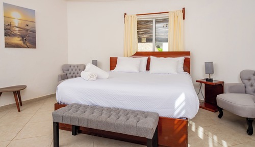 Comfort Studio, 1 King Bed, Beach View
