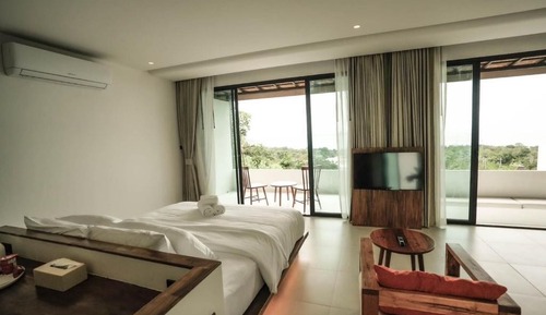 Suite, Sea View