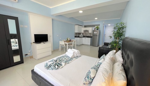 Studio Suite, City View