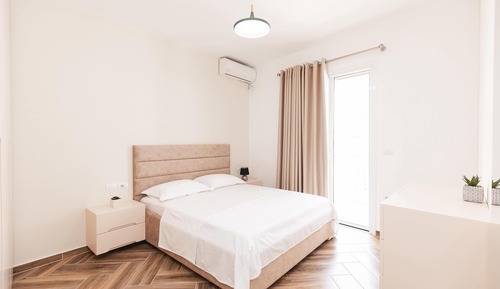 Basic Apartment, Balcony, City View
