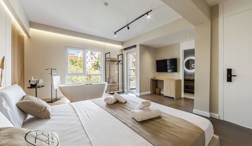 Luxury Suite, Balcony, Garden View