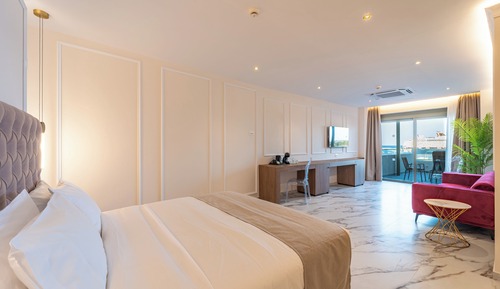 Superior King Suite | Private