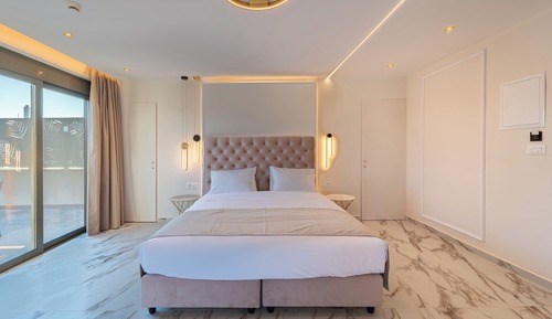 Deluxe King Suite | Private