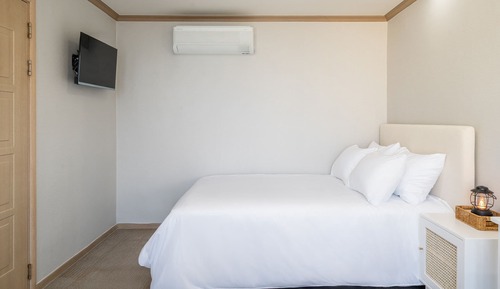 Basic Room, 1 Bedroom (Room 401 (Ocean View / Netflix))