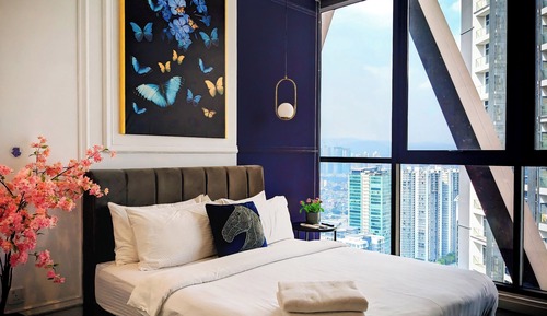 Studio Suite, City View