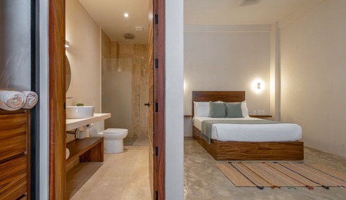 Standard Room, 1 Queen Bed