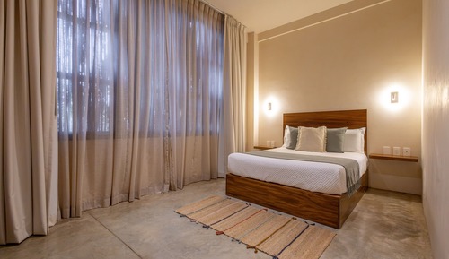 Standard Room, 1 Queen Bed