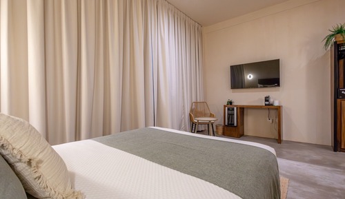 Standard Room, 1 Queen Bed