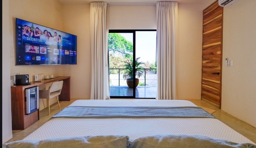 Superior Room, 1 King Bed, Balcony