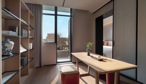 Deluxe Suite, Courtyard View