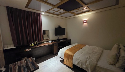 Standard Double Room, City View