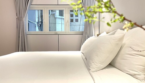 Deluxe Studio Suite, 1 King Bed, Private Bathroom, City View