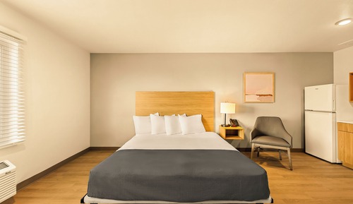 Suite, 1 King Bed, Mobility Accessible, Non Smoking
