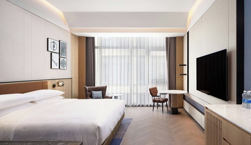 Atrium View King Room