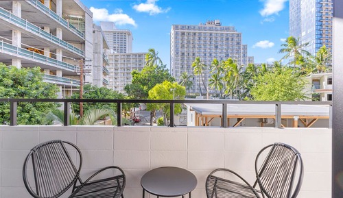Signature Studio Suite, 1 King Bed with Sofa bed, Balcony