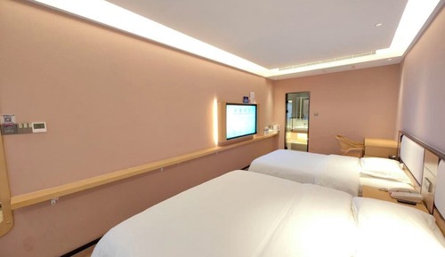 Signature Twin Room, Courtyard View