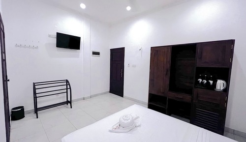 Standard Room, 1 King Bed