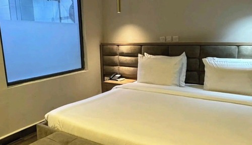 Junior Room, Balcony, City View