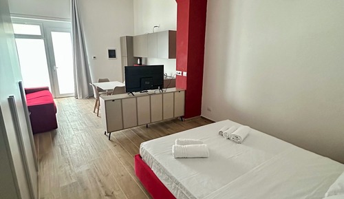Deluxe Studio, 1 Queen Bed with Sofa bed, Private Bathroom